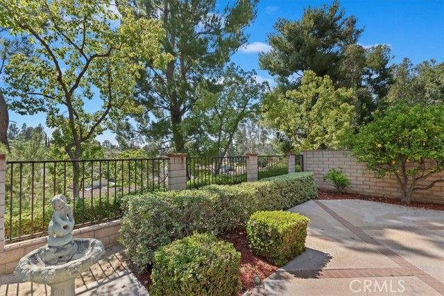 548 Via La Paloma, Riverside, CA 92507