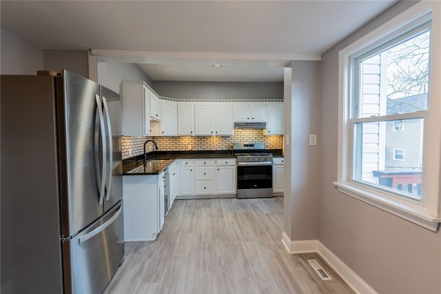 519 Lacock St, Rochester, PA 15074