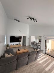 8167 SW 24th St, Davie, FL 33324