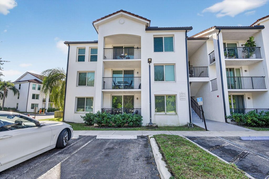 1017 Villa Circle, Boynton Beach, FL 33435