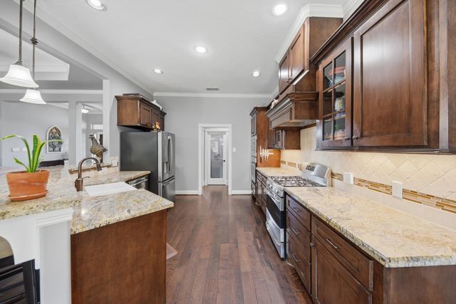 1205 Pecan Glen Road, Brenham, TX 77833