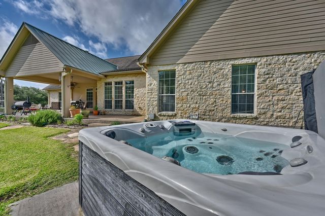 1205 Pecan Glen Road, Brenham, TX 77833