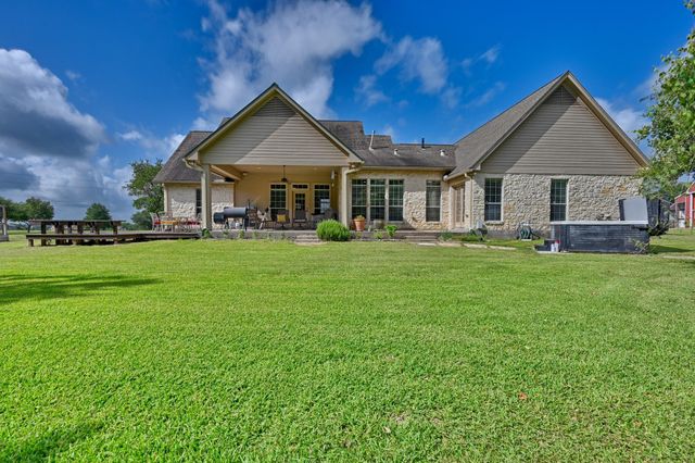1205 Pecan Glen Road, Brenham, TX 77833