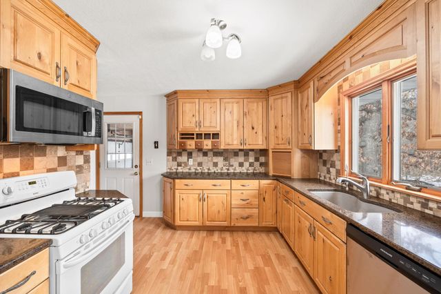 7662 Pioneer Road, Wyoming, MN 55092