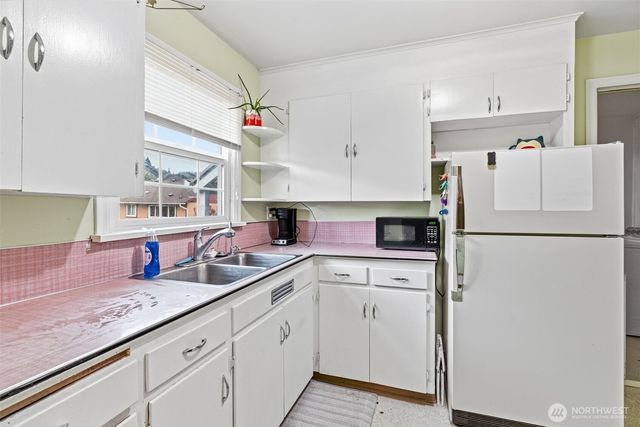 3943 Ocean Beach Highway, Longview, WA 98632