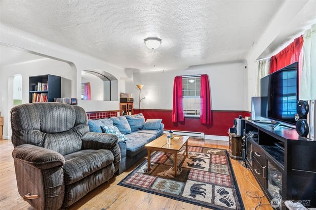 3943 Ocean Beach Highway, Longview, WA 98632