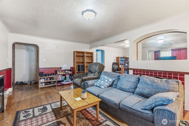 3943 Ocean Beach Highway, Longview, WA 98632