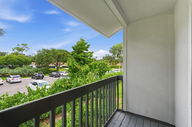 6505 Dockside Circle, Greenacres, FL 33463