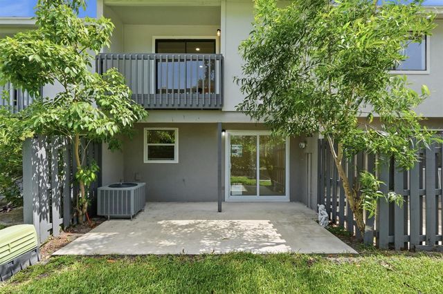6505 Dockside Circle, Greenacres, FL 33463