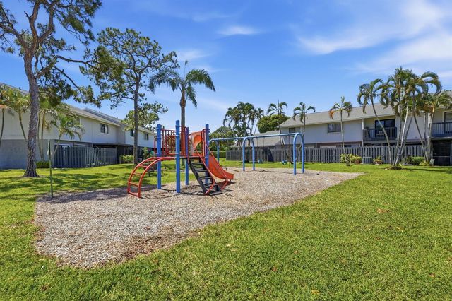 6505 Dockside Circle, Greenacres, FL 33463
