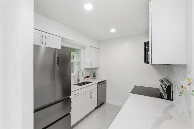 6505 Dockside Circle, Greenacres, FL 33463