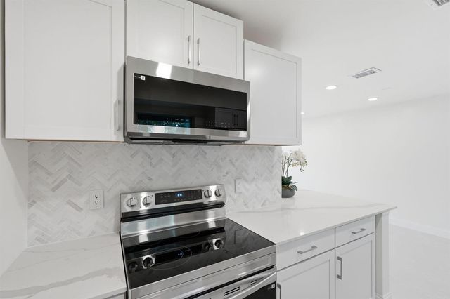 6505 Dockside Circle, Greenacres, FL 33463