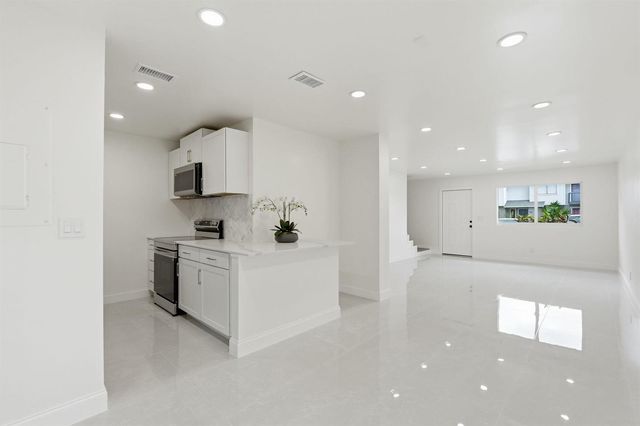 6505 Dockside Circle, Greenacres, FL 33463