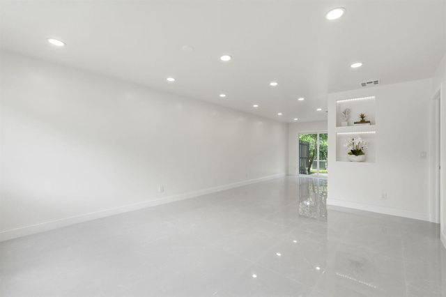 6505 Dockside Circle, Greenacres, FL 33463