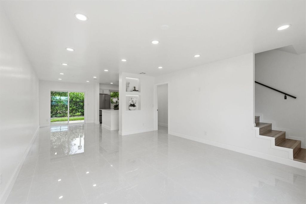 6505 Dockside Circle, Greenacres, FL 33463