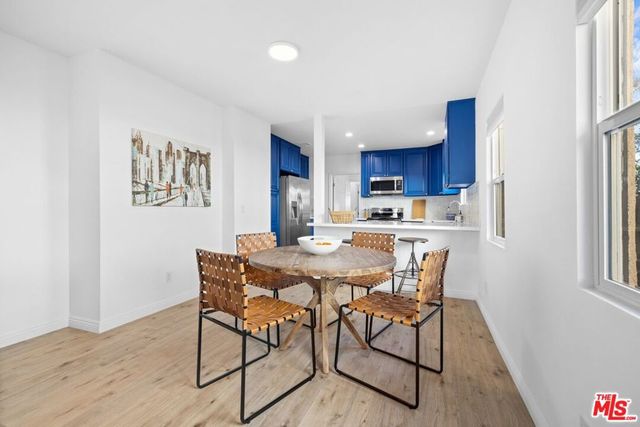 2400 W 74th Street, Los Angeles, CA 90043