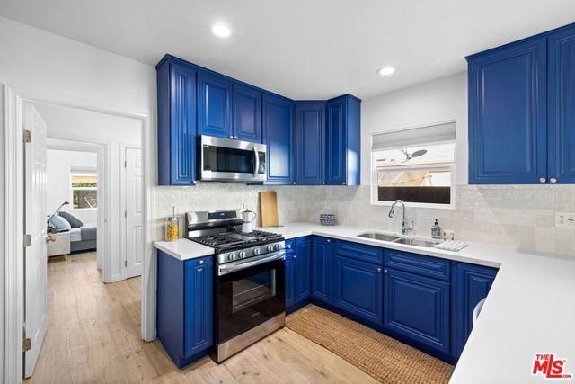 2400 W 74th Street, Los Angeles, CA 90043