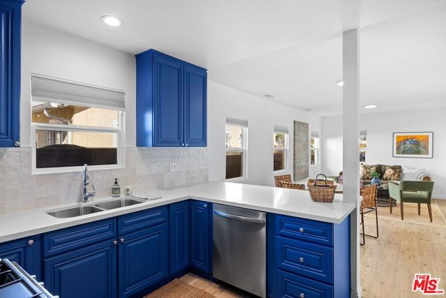 2400 W 74th Street, Los Angeles, CA 90043