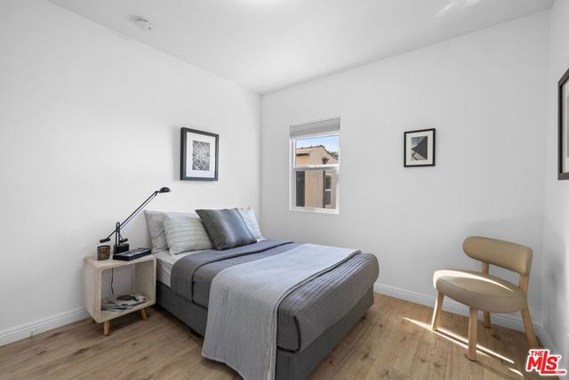 2400 W 74th Street, Los Angeles, CA 90043