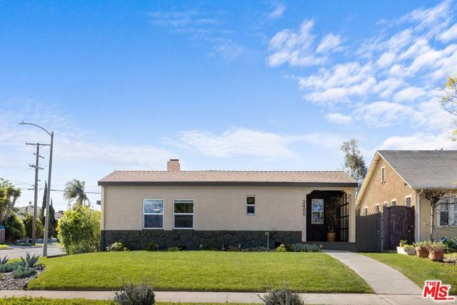 2400 W 74th Street, Los Angeles, CA 90043