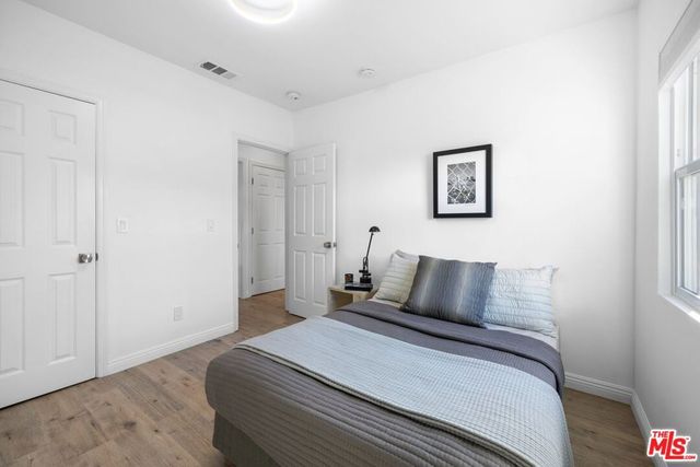 2400 W 74th Street, Los Angeles, CA 90043