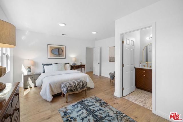 2400 W 74th Street, Los Angeles, CA 90043