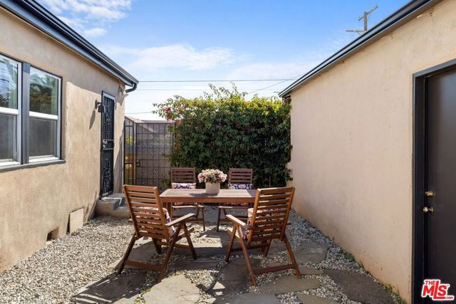 2400 W 74th Street, Los Angeles, CA 90043