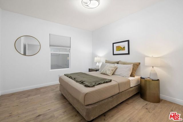 2400 W 74th Street, Los Angeles, CA 90043