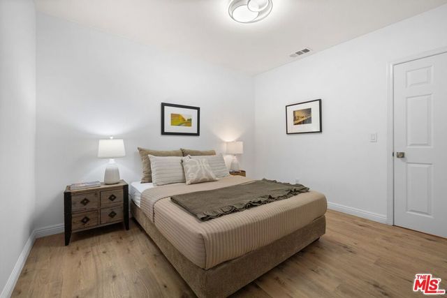 2400 W 74th Street, Los Angeles, CA 90043