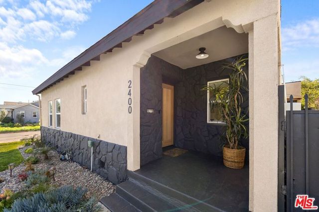 2400 W 74th Street, Los Angeles, CA 90043