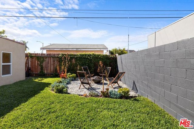 2400 W 74th Street, Los Angeles, CA 90043