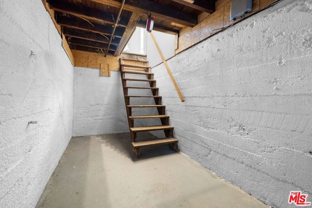 2400 W 74th Street, Los Angeles, CA 90043