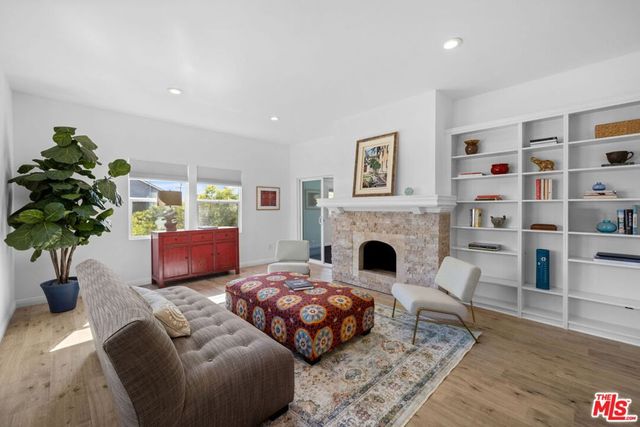 2400 W 74th Street, Los Angeles, CA 90043