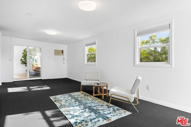 2400 W 74th Street, Los Angeles, CA 90043