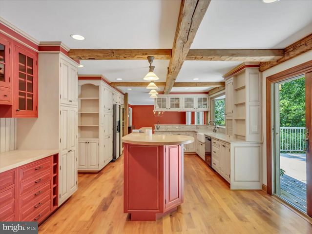 9204 FALLS BRIDGE LN, Rockville, MD 20854
