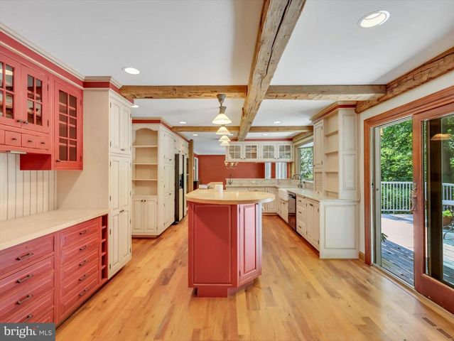9204 FALLS BRIDGE LN, Rockville, MD 20854