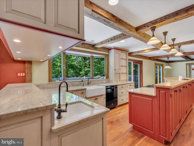 9204 FALLS BRIDGE LN, Rockville, MD 20854