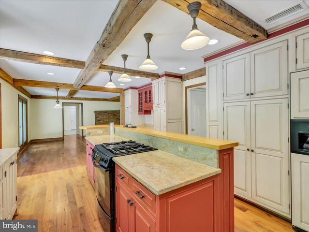 9204 FALLS BRIDGE LN, Rockville, MD 20854