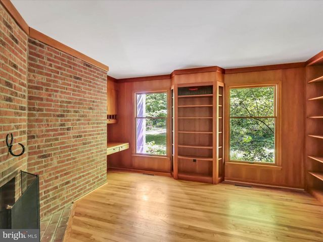 9204 FALLS BRIDGE LN, Rockville, MD 20854
