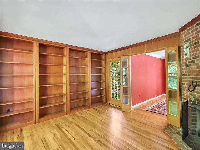 9204 FALLS BRIDGE LN, Rockville, MD 20854