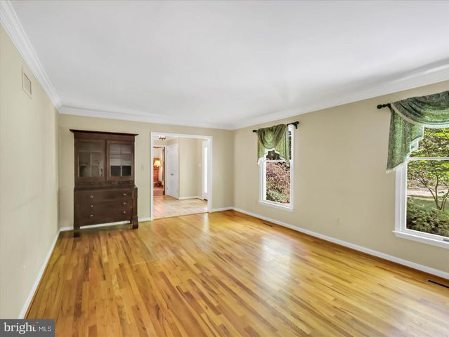 9204 FALLS BRIDGE LN, Rockville, MD 20854