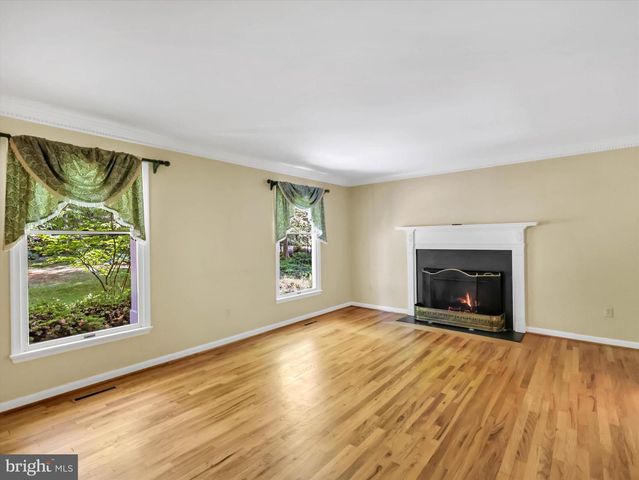 9204 FALLS BRIDGE LN, Rockville, MD 20854