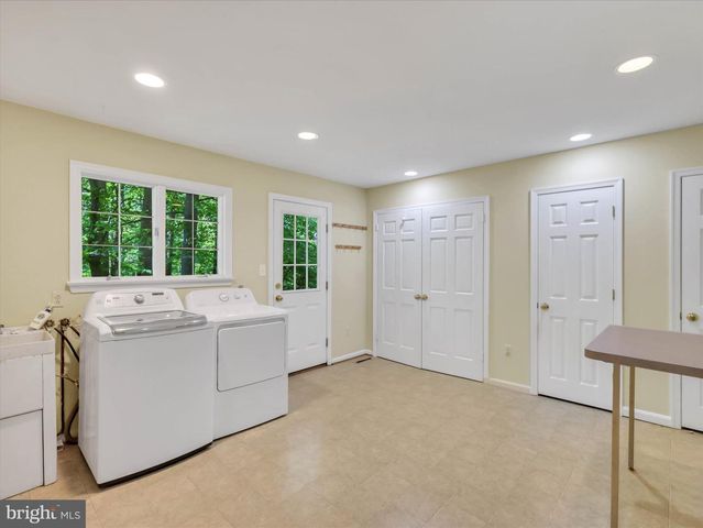 9204 FALLS BRIDGE LN, Rockville, MD 20854