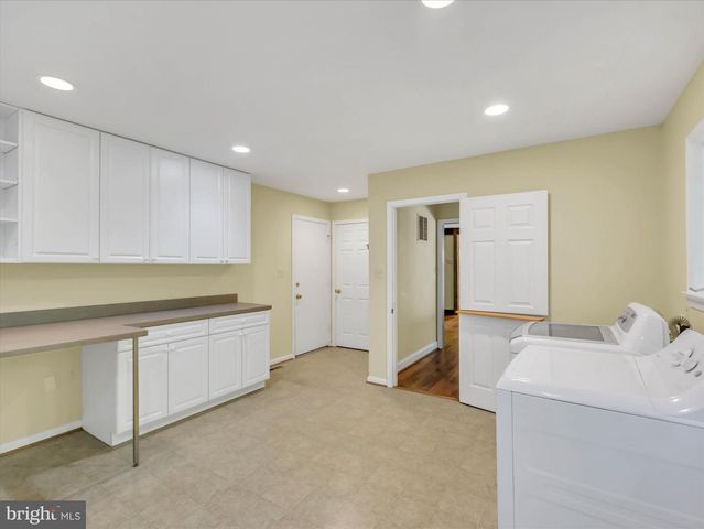 9204 FALLS BRIDGE LN, Rockville, MD 20854