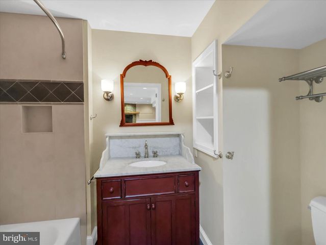 9204 FALLS BRIDGE LN, Rockville, MD 20854