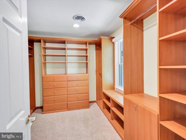 9204 FALLS BRIDGE LN, Rockville, MD 20854