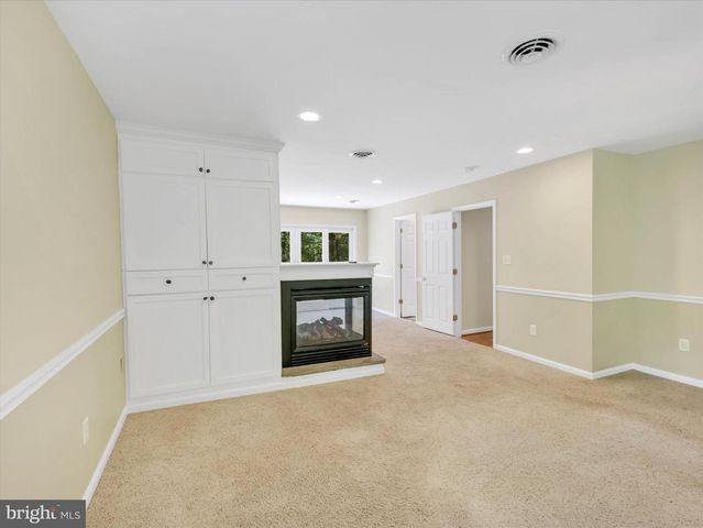 9204 FALLS BRIDGE LN, Rockville, MD 20854