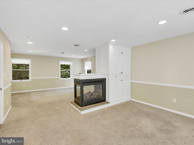 9204 FALLS BRIDGE LN, Rockville, MD 20854