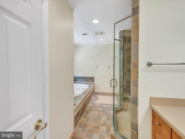 9204 FALLS BRIDGE LN, Rockville, MD 20854