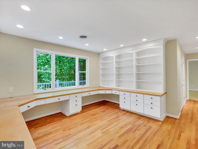 9204 FALLS BRIDGE LN, Rockville, MD 20854